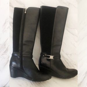 Blondo elastic zip up black weatherproof boots size 9.5